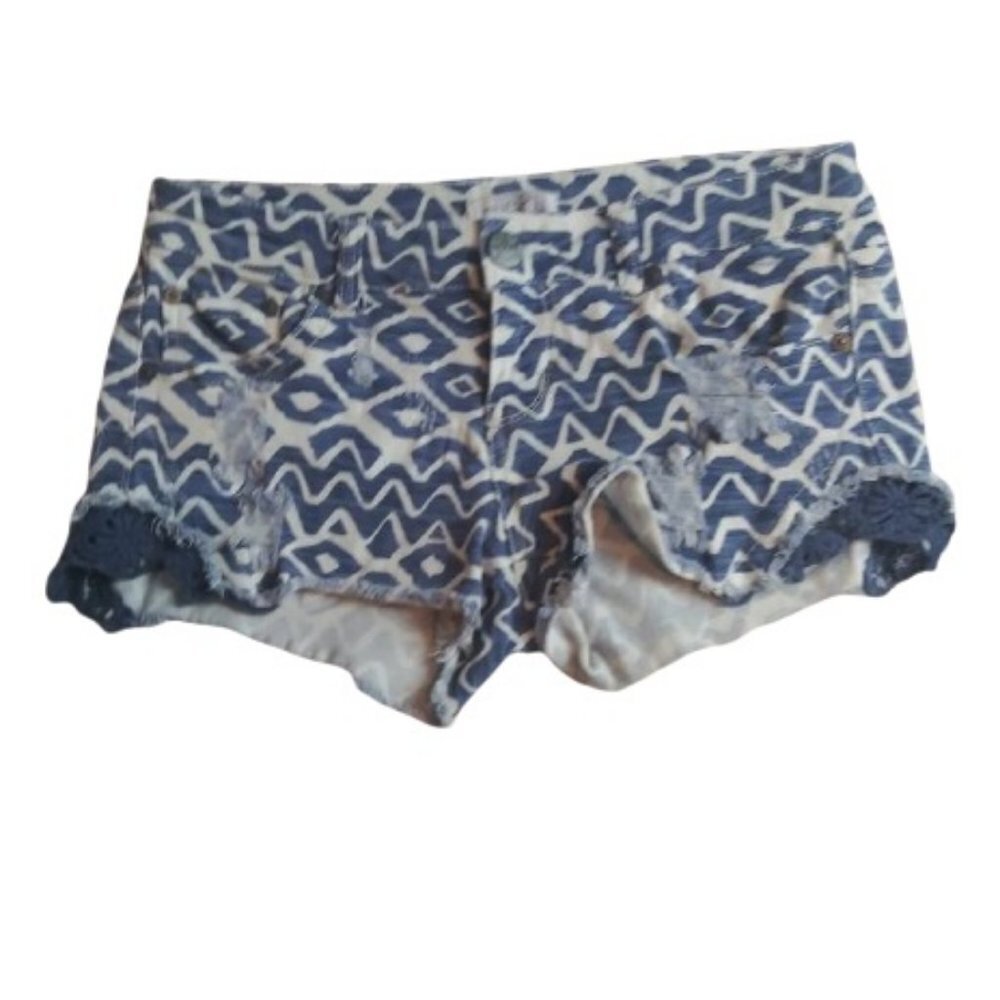 Rue21 Factory Distressed Patterned Shorts Sz 3/4